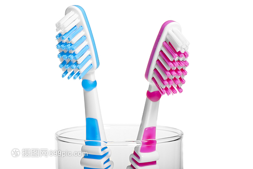 白色背景下的牙刷 口腔衛(wèi)生的現(xiàn)代象征